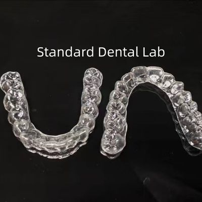 Dentes claros Retentor ortodôntico Alta estética Retentor Essix